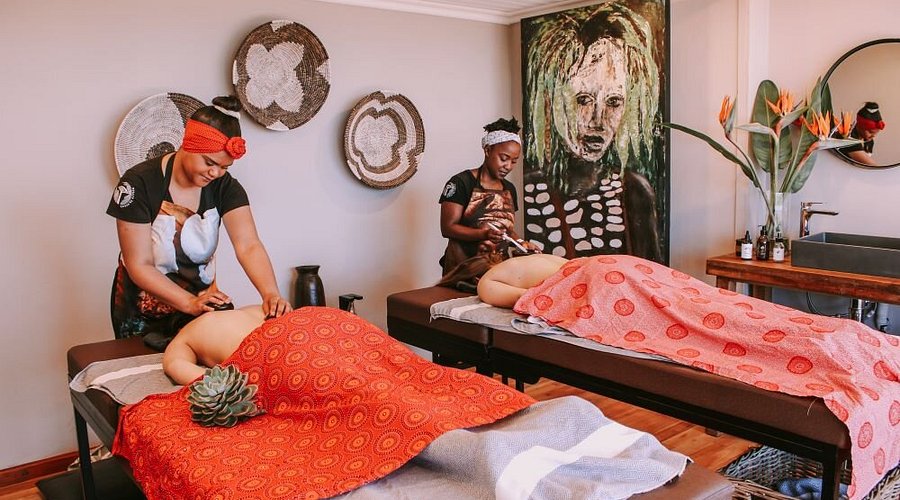 A luxury Rwanda Kenya Honeymoon transforms an already extraordinary journey into a seamless, deeply personal, and indulgent experience. It is not only about where you stay, but how every moment of your honeymoon feels—effortless, private, and perfectly curated for romance.
