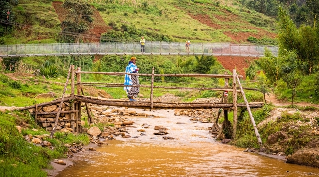 The trekking experience itself becomes a symbolic journey for couples. Walking together through dense forests, navigating muddy trails, and supporting each other physically and emotionally creates a strong sense of teamwork and connection. The anticipation builds with every step until the moment of 