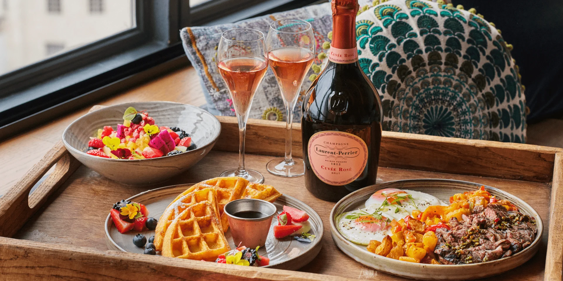 Many luxury lodges include romantic champagne breakfasts as part of their honeymoon experiences. Couples can wake up to panoramic views of Rwanda's 