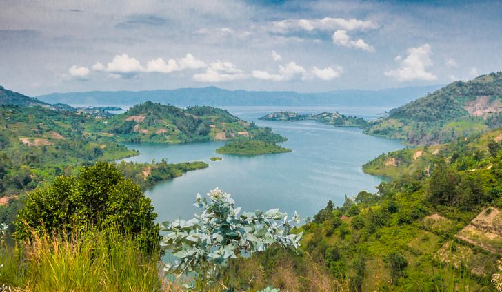 Dry Season 2 Rwanda Honeymoon Safari