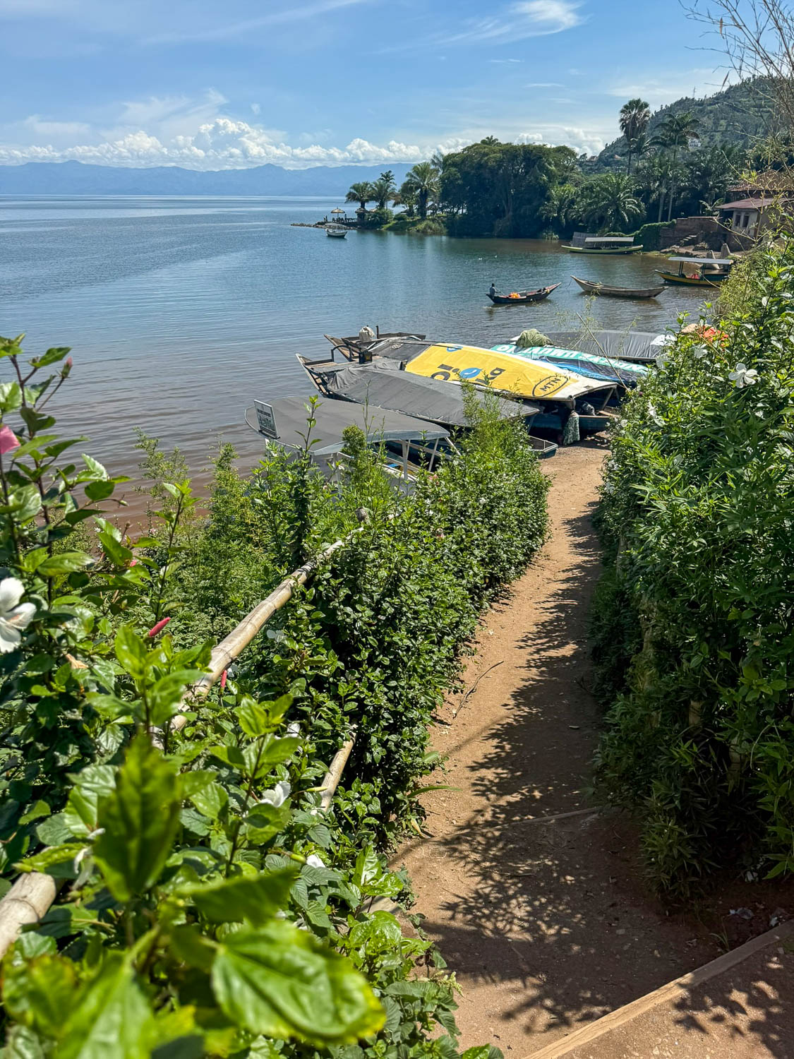 Lakeside Walks and Scenic Relaxation 1