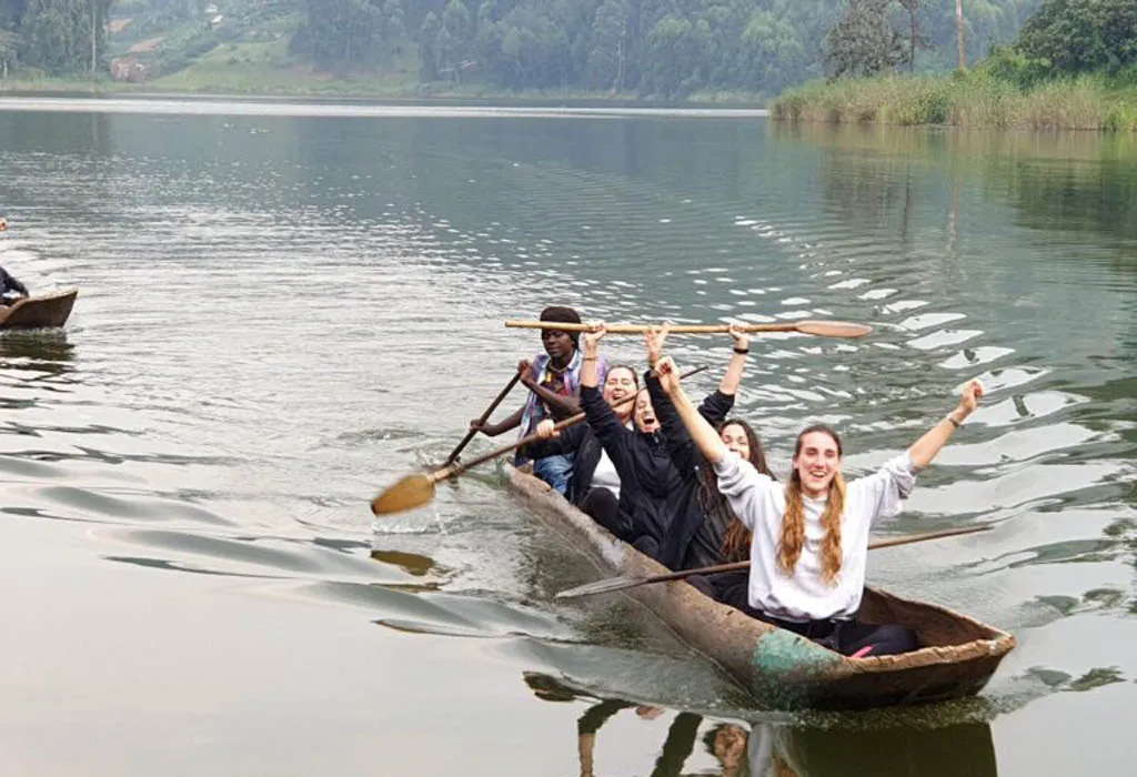 Lake Bunyonyi, with its misty islands and calm waters, provides a serene and intimate environment for couples. Canoe rides across the lake allow partners to explore hidden 