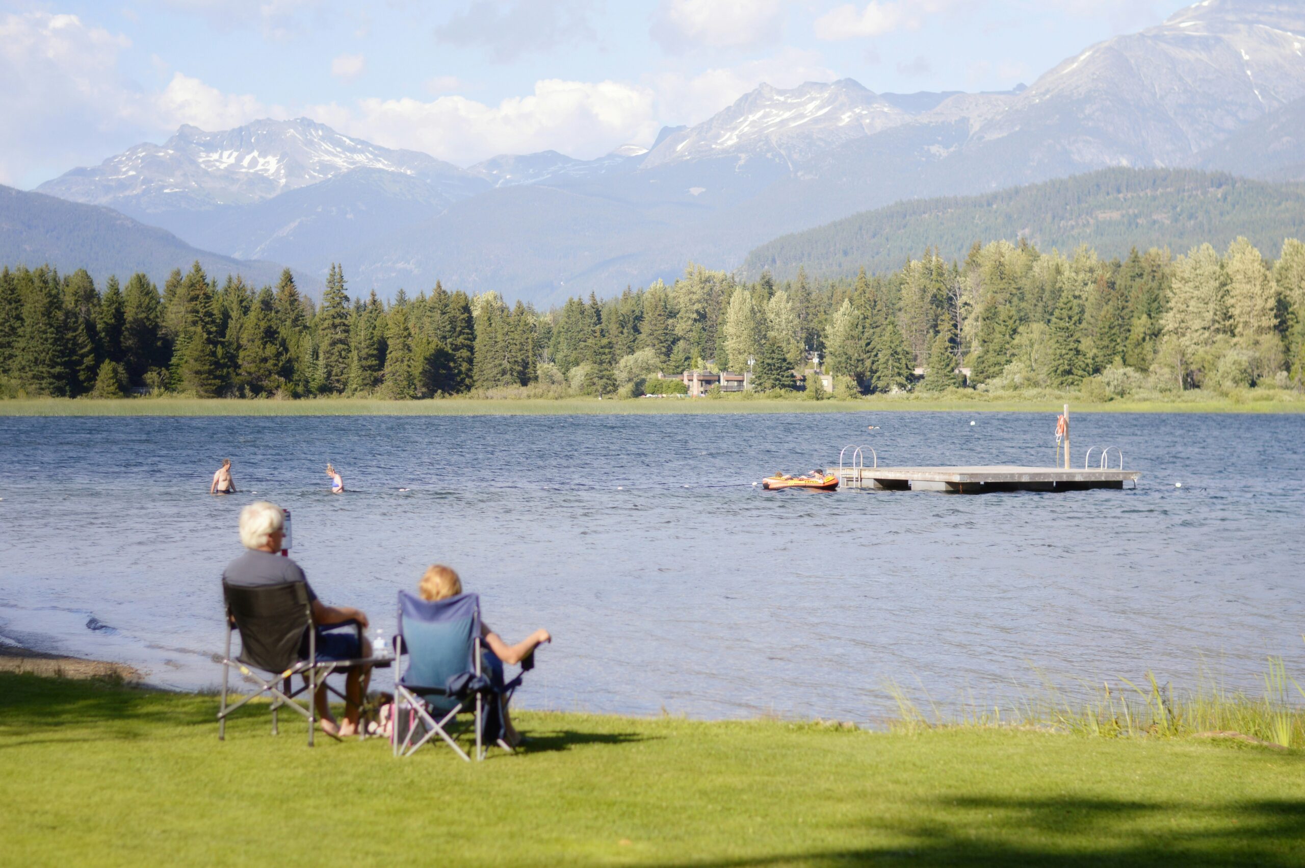 Scenic Lakes and Romantic Retreats