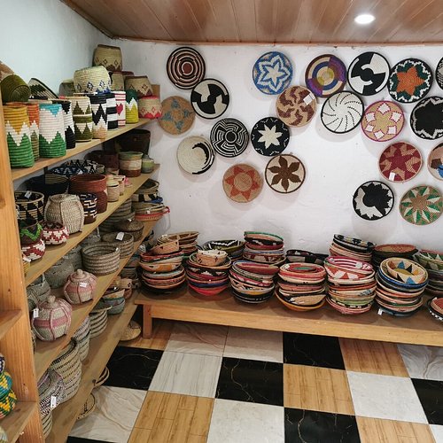 Shopping for Unique Honeymoon Souvenirs 1