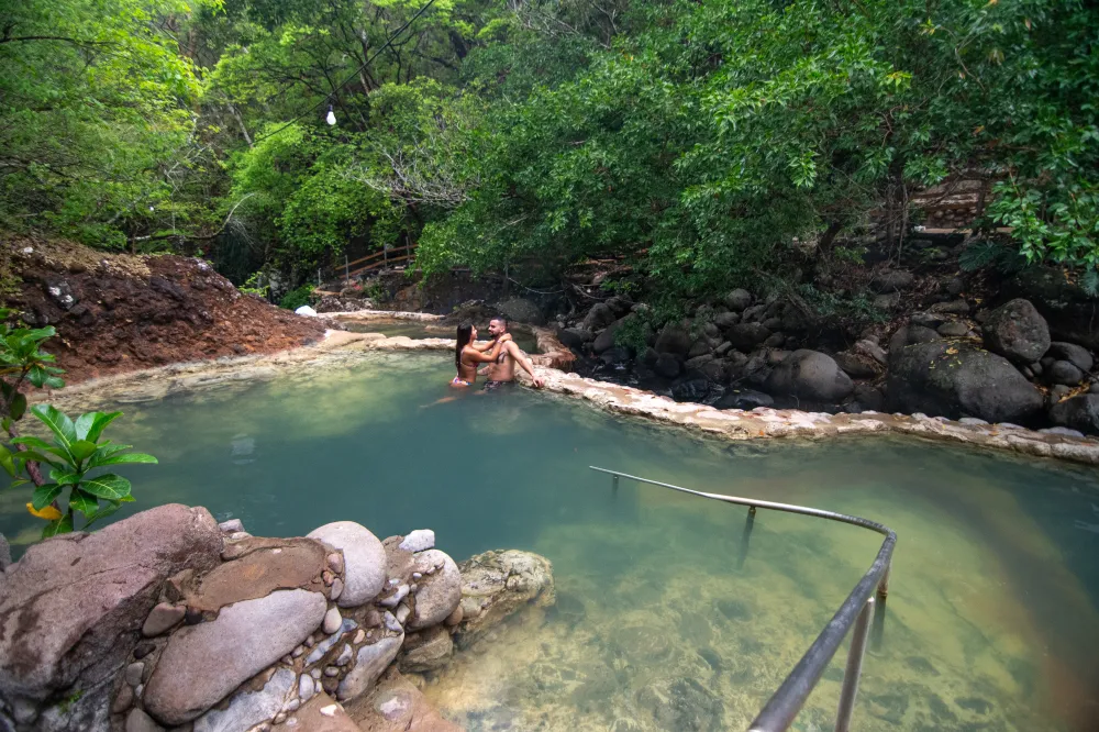 The Uganda Honeymoon Safari Guide also highlights wellness experiences designed to restore balance after days of adventure. Couples can enjoy spa treatments inspired by natural ingredients, relaxing massages overlooking forests or lakes, and quiet moments by fireplaces in luxury lodges. In some destinations, sunset cruises along the Nile offer a peaceful way to