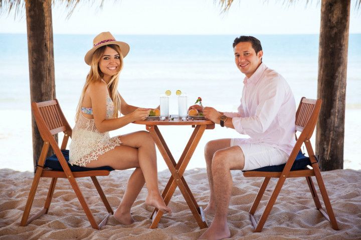 Romantic Dining Experiences for Honeymoon Couples