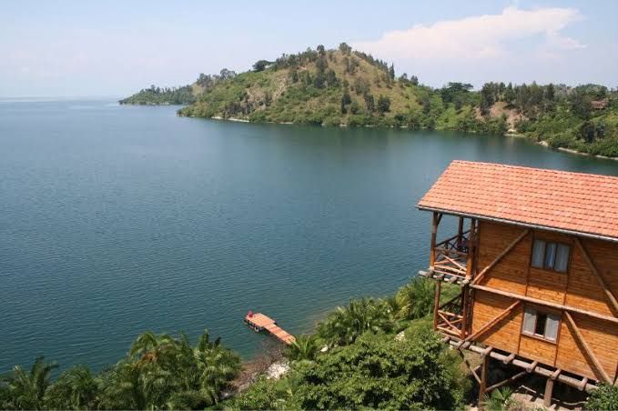 Luxury Safari Lodge for Honeymoon Couples in Uganda