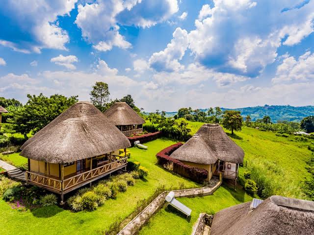 Luxury Safari Lodges Overlooking the Crater 3